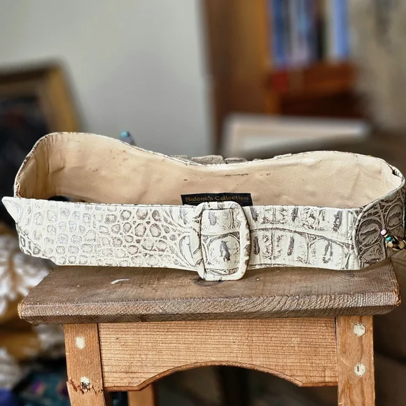 Vtg Navajo Style Beaded Women\'s Belt RARE Vintage Native American Navajo Beaded Leather 34” Belt. Read  main image 4